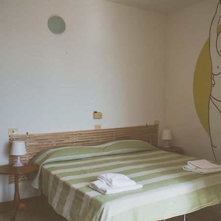 Albergo Delle Ondine Теларо Екстериор снимка