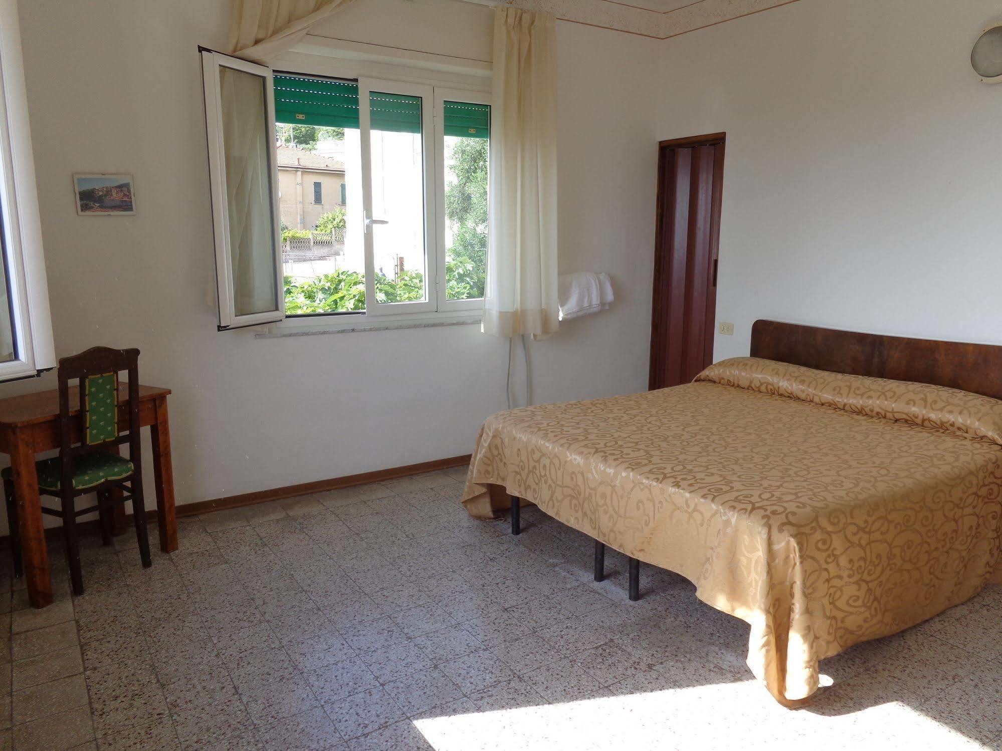 Albergo Delle Ondine Теларо Екстериор снимка