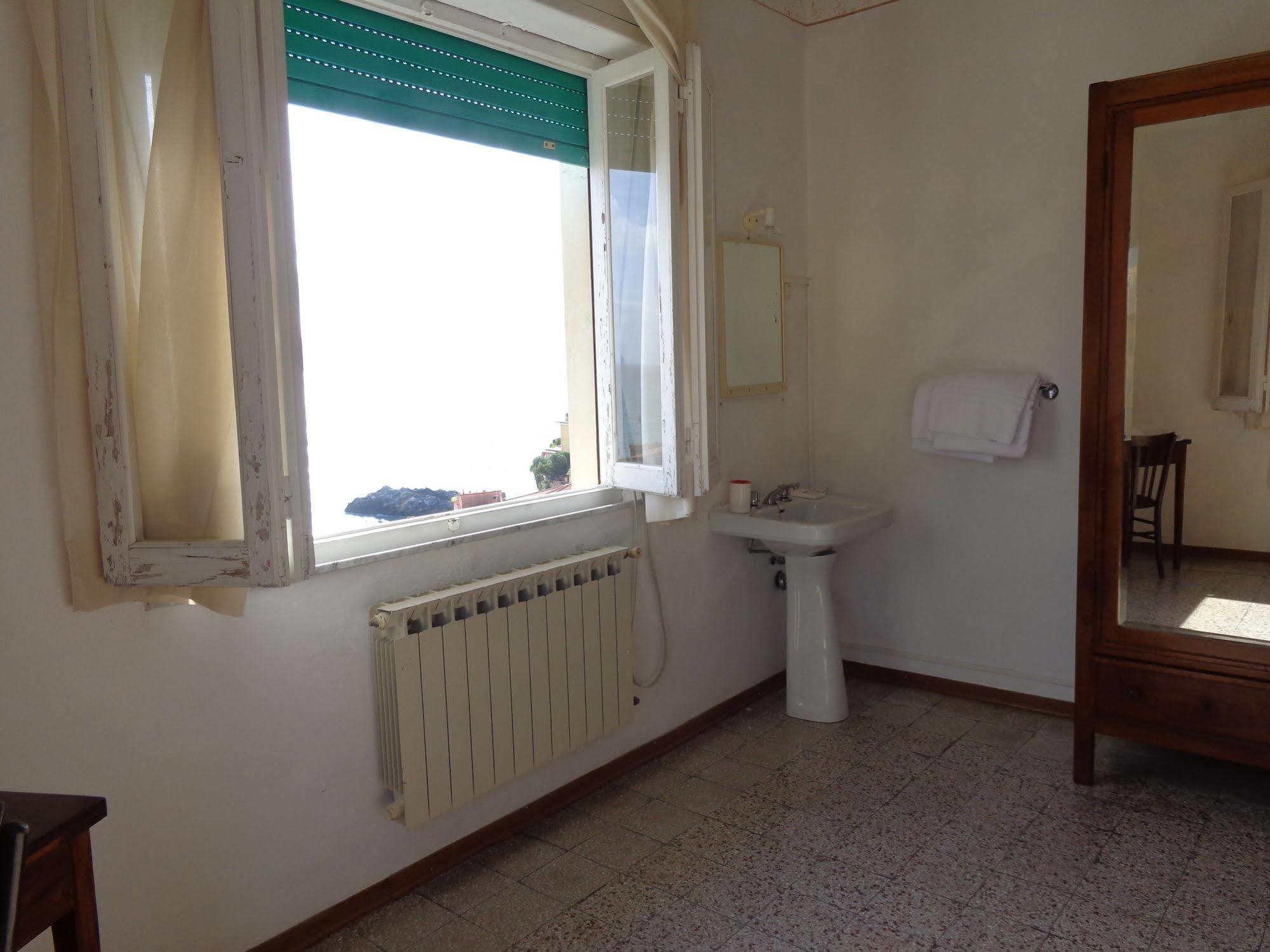 Albergo Delle Ondine Теларо Екстериор снимка