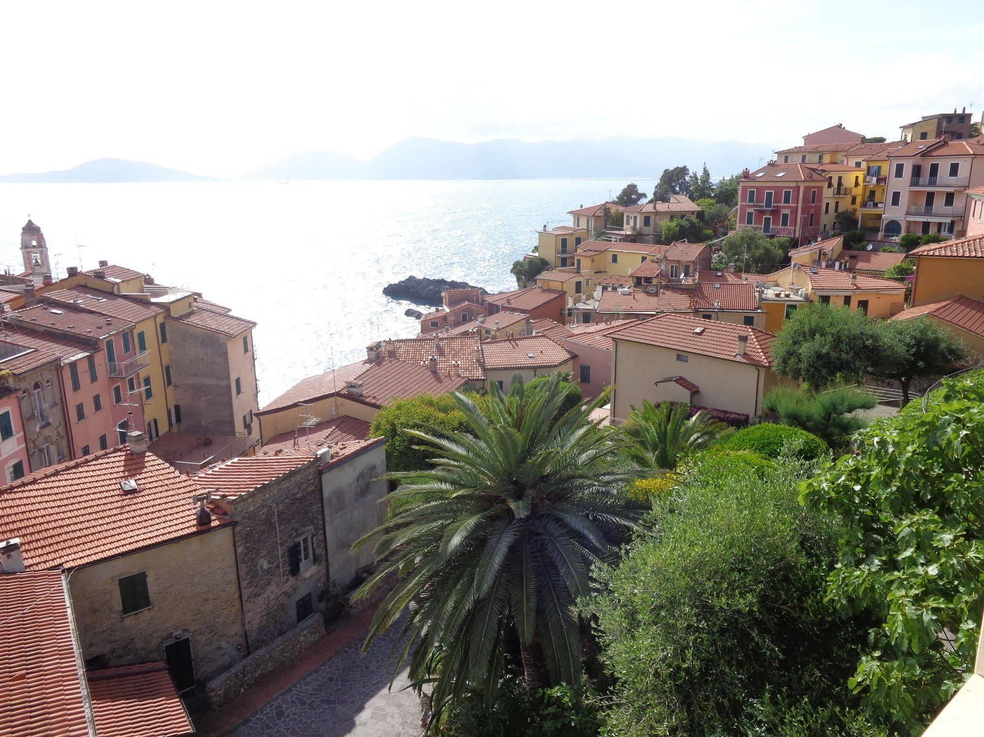 Albergo Delle Ondine Теларо Екстериор снимка