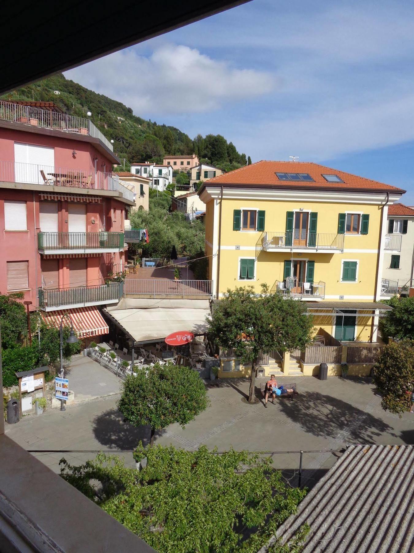 Albergo Delle Ondine Теларо Екстериор снимка